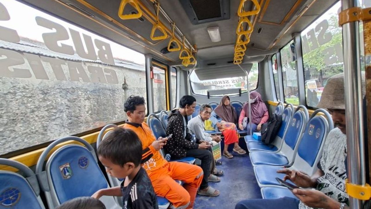 Warga terdampak relokasi di Kalideres, Jakarta Barat, menyambut baik tawaran pindah dari Pemprov DKI Jakarta, didorong oleh pertimbangan ekonomi, kesehatan, dan harapan akan hunian yang lebih layak.