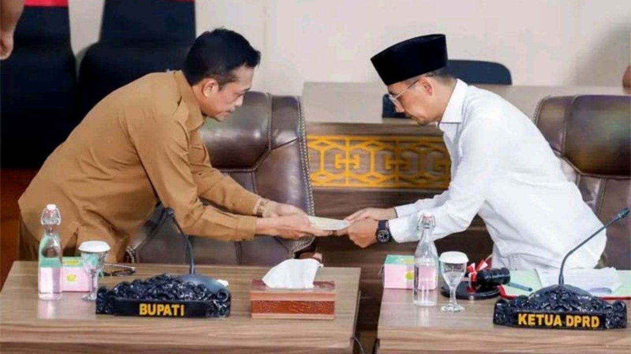 DPRD Kabupaten Lombok Tengah membentuk gabungan komisi untuk membahas Laporan Keterangan Pertanggungjawaban (LKPJ) pelaksanaan APBD 2025, menandai langkah penting dalam evaluasi kinerja pemerintah daerah dan perencanaan pembangunan ke depan.