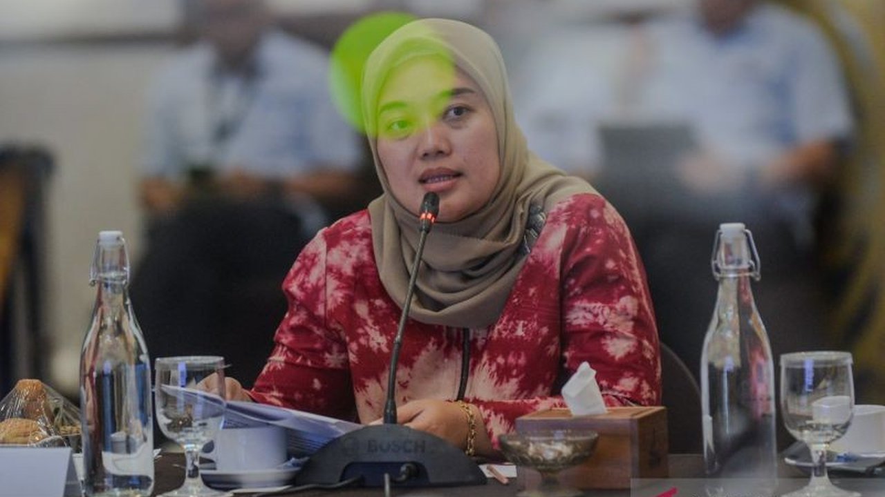 Komisi VII DPR RI mendesak Kemenekraf untuk aktif melindungi pekerja kreatif menyusul kasus videografer Amsal Christy Sitepu. Langkah ini krusial untuk menjaga iklim industri kreatif nasional yang strategis.