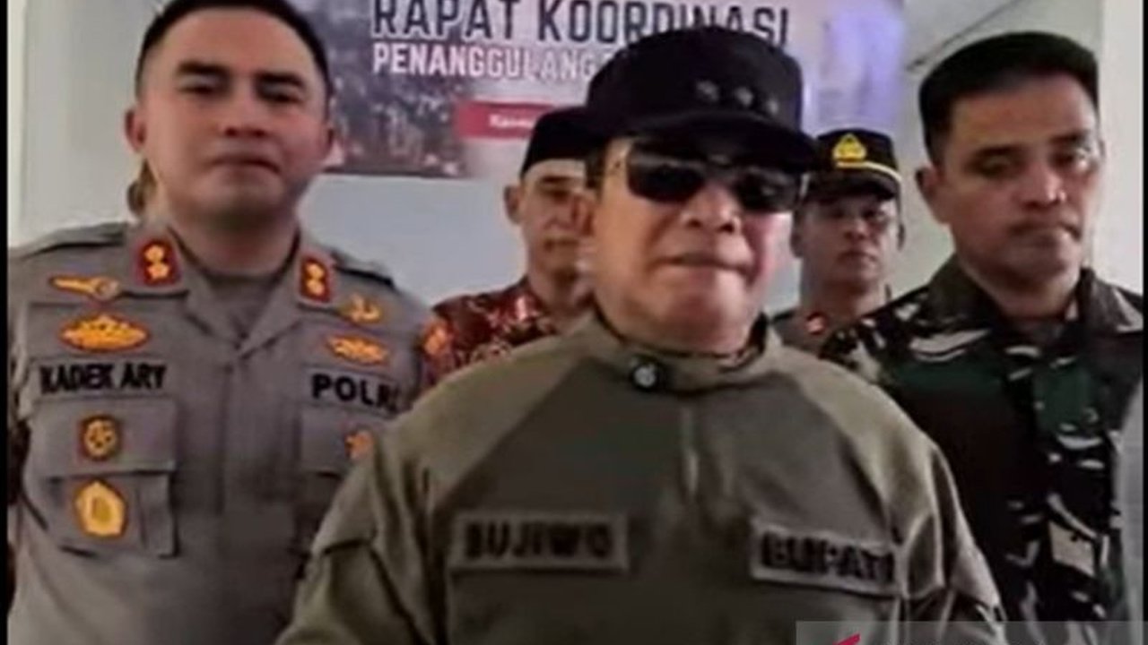 Bupati Kubu Raya Sujiwo meminta kepolisian menindak tegas pelaku pembakar lahan. Penanganan Karhutla Kubu Raya krusial demi mencegah dampak serius pada berbagai sektor.