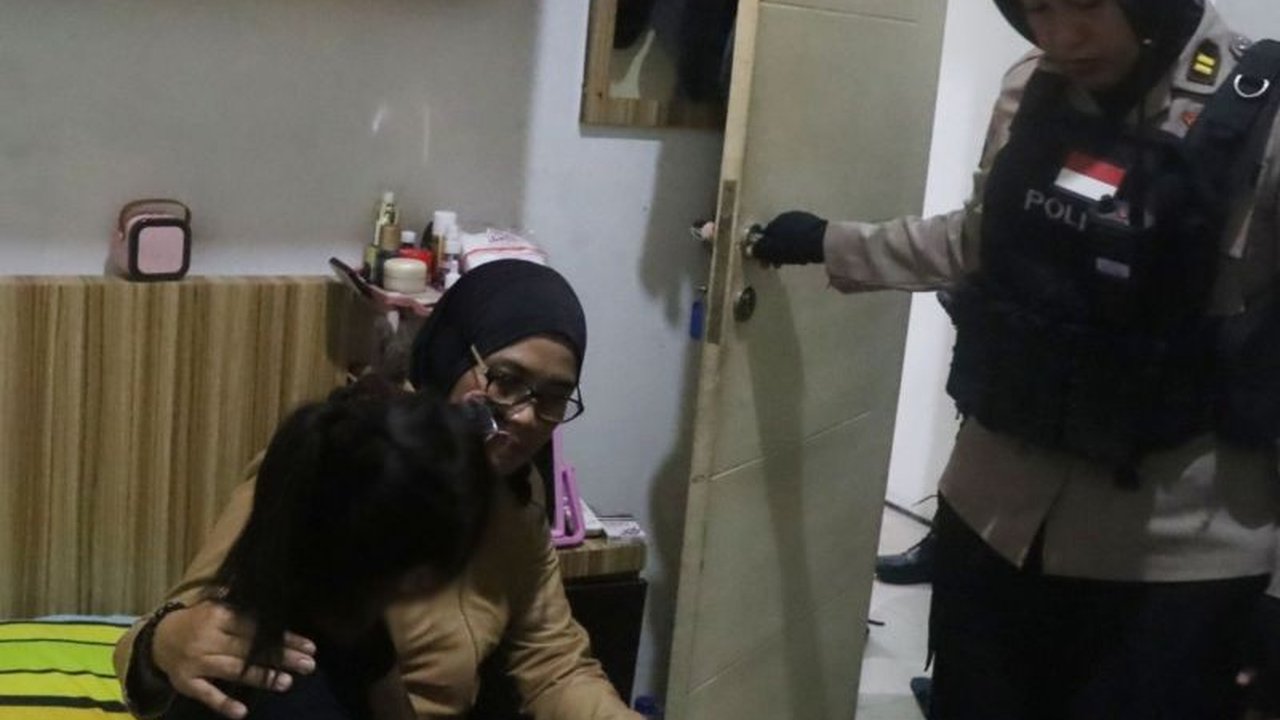 Polresta Sidoarjo menegaskan komitmennya terhadap Perlindungan Anak Digital melalui dukungan penuh terhadap PP Tunas, menciptakan ruang digital yang aman dan ramah bagi generasi muda Indonesia. Simak langkah konkretnya!