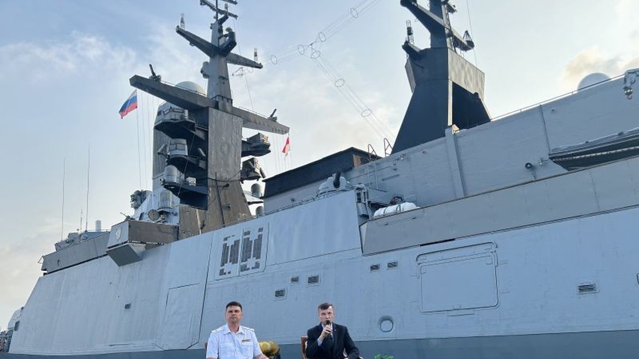 Kedatangan satuan kapal perang Rusia di Tanjung Priok menandai kesiapan Moskow untuk mempererat kerja sama AL Rusia Indonesia, termasuk latihan bersama dan transfer teknologi pertahanan.