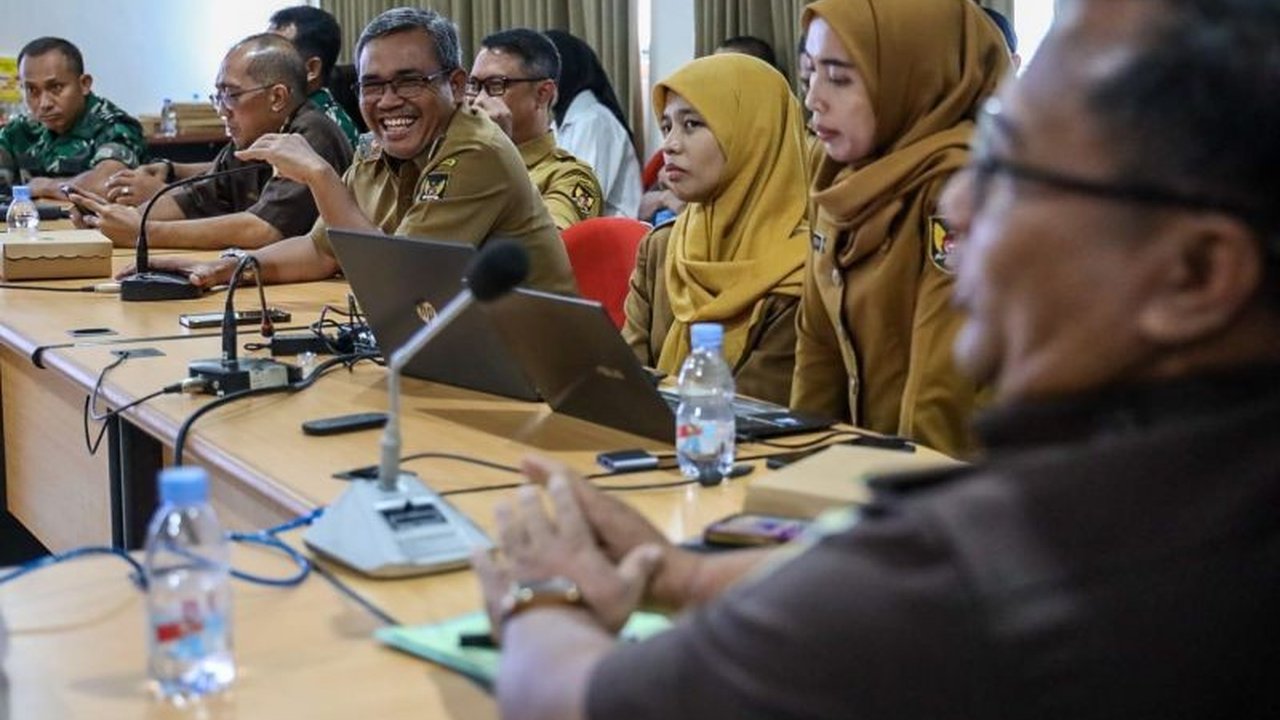 Pemerintah Kota Kediri serius dalam Program Makan Bergizi Gratis (MBG), memastikan 44 dari 51 SPPG Kediri telah memiliki Sertifikat Laik Hygiene Sanitasi (SLHS) demi kualitas dan keamanan pangan.