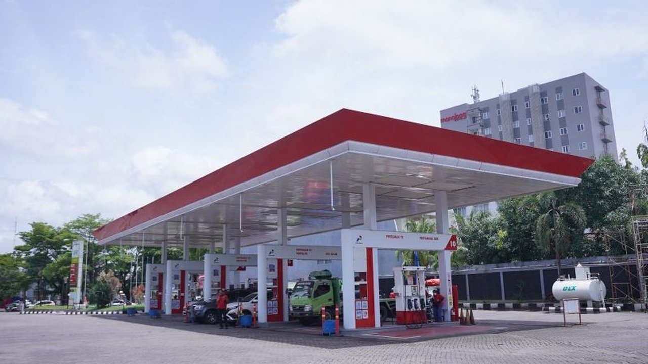 PT Pertamina Patra Niaga Regional Sulawesi menegaskan harga BBM di wilayah Sulawesi tidak mengalami kenaikan. Masyarakat diimbau tidak panik dan tidak terpengaruh informasi hoaks.