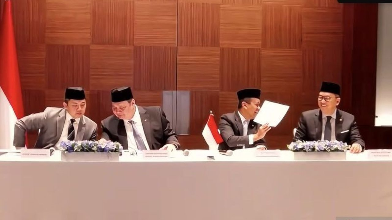 Pemerintah memberlakukan pembatasan pembelian BBM Subsidi jenis Pertalite dan Biosolar hingga 50 liter per hari untuk kendaraan pribadi roda empat, menggunakan sistem barcode MyPertamina demi pemerataan distribusi.