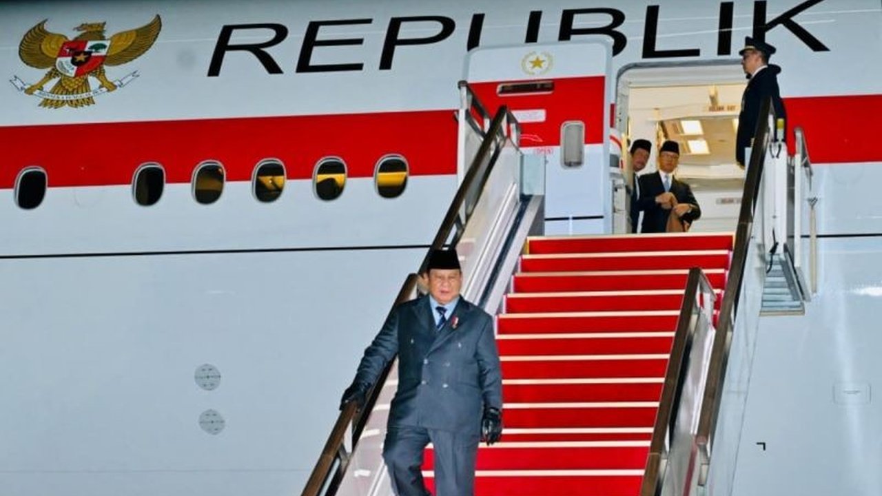 Presiden Prabowo Subianto memulai Kunjungan Prabowo ke Korea Selatan, tiba di Seoul untuk mempererat hubungan bilateral dan membuka peluang kerja sama yang lebih luas.