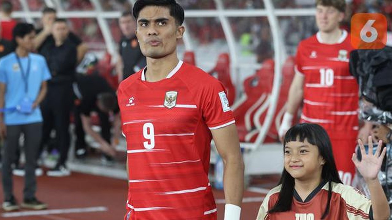 Pemain Timnas Indonesia, Ramadhan Sananta memasuki lapangan dalam laga final FIFA Series 2026 melawan Bulgaria di Stadion Utama Gelora Bung Karno (SUGK), Senayan, Jakarta, Senin (30/03/2026).
