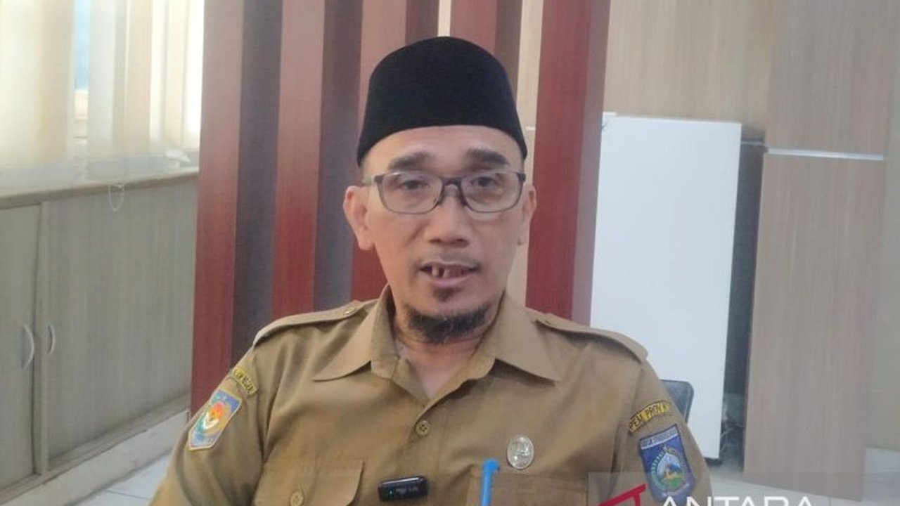 Pemerintah Provinsi NTB meminta masyarakat tetap tenang dan tidak melakukan panik buying terkait isu kenaikan BBM yang beredar, menegaskan belum ada keputusan resmi dari pemerintah pusat.