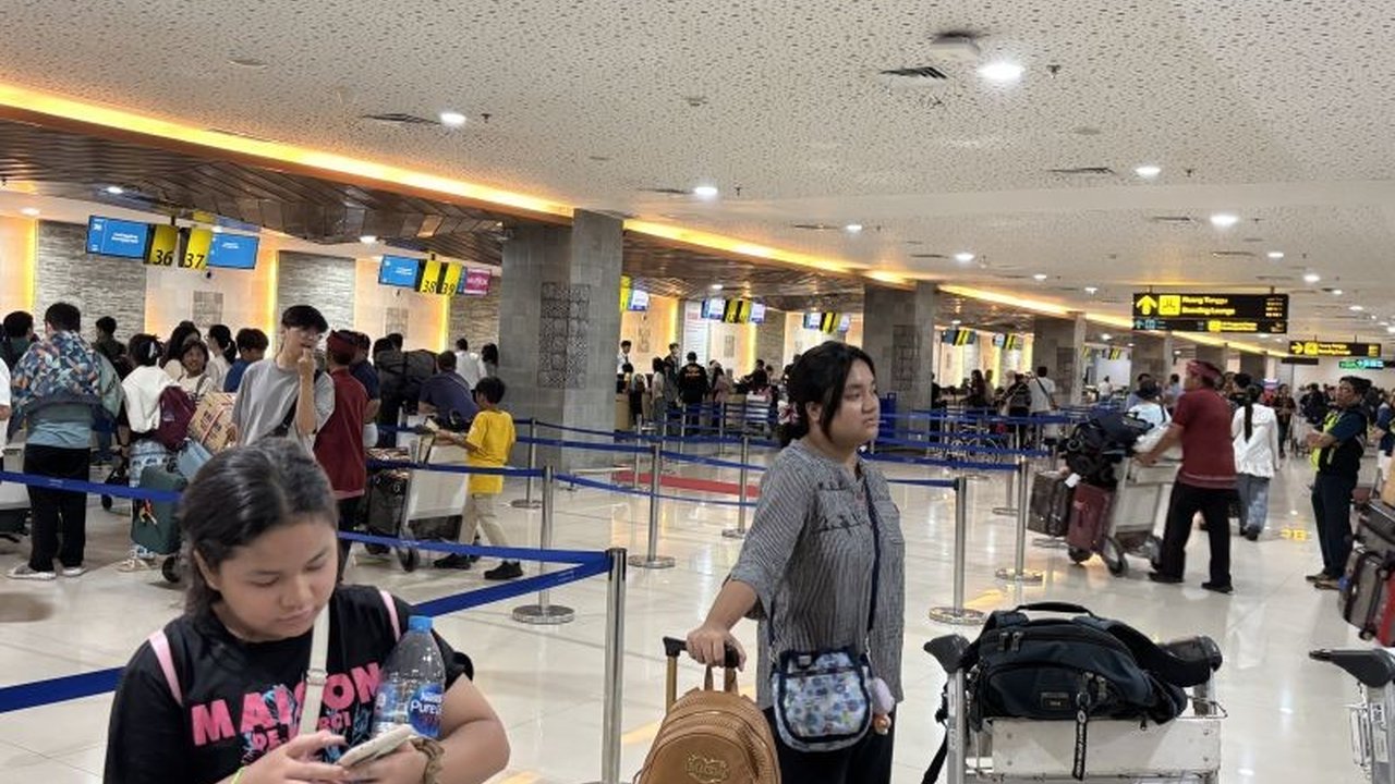 Bandara Ngurah Rai Layani Penumpang Lebaran 2026 dengan lonjakan signifikan, mencapai 1,14 juta orang. Puncak arus balik terjadi pada H+2 Lebaran, menandai keberhasilan operasional.