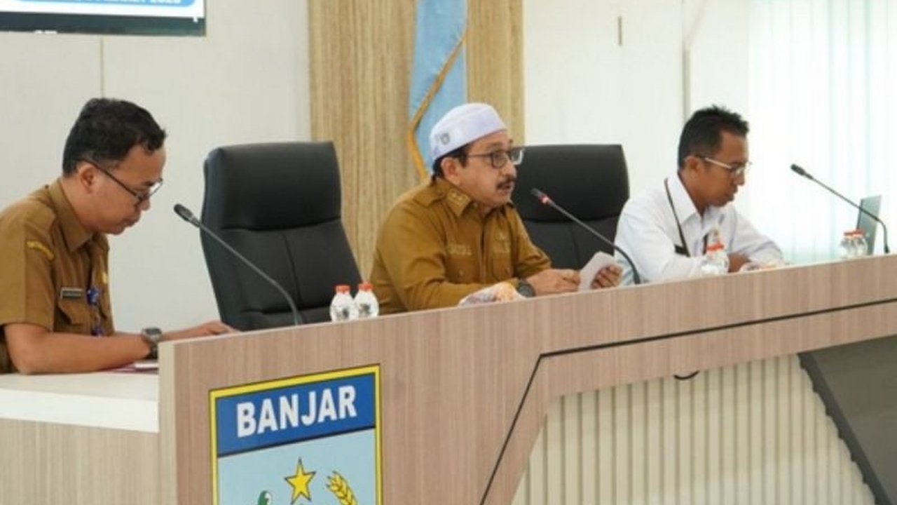 Pemerintah Kabupaten Banjar memperkuat langkah konkret dalam pengendalian inflasi daerah melalui High Level Meeting TPID 2026, fokus pada ketersediaan pasokan dan kelancaran distribusi.