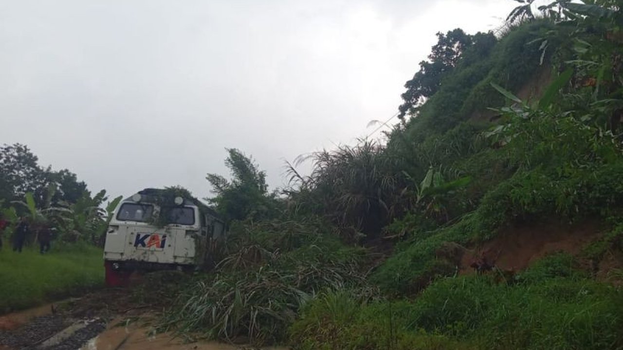 PT Kereta Api Indonesia (Persero) atau KAI ubah pola operasi KA Serayu rute Pasarsenen-Purwokerto menyusul insiden longsoran tanah di Bandung Barat, membatalkan sebagian rute dan mengalihkan keberangkatan demi keselamatan penumpang.
