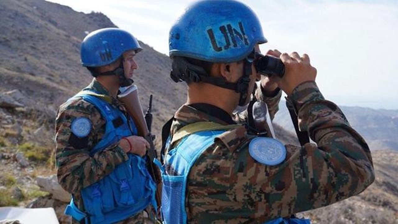 Pasukan penjaga perdamaian UNIFIL berpatroli di sepanjang Garis Biru di Lebanon selatan, menjaga stabilitas di wilayah perbatasan yang rawan konflik. (Dok. UNIFIL)
