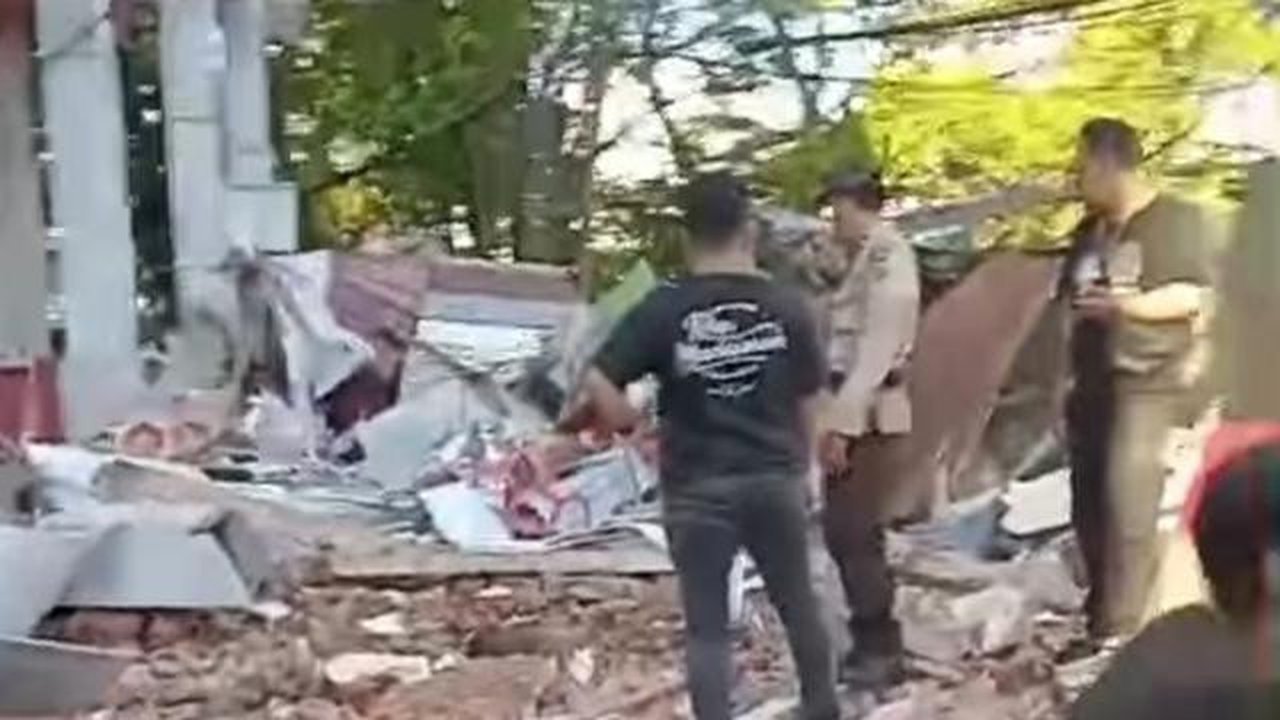 Gempa bumi magnitudo 7,6 terdeteksi di wilayah Kota Bitung, Sulawesi Utara, Kamis (2/4/2026) pagi. Reruntuhan bangunan di Gedung KONI Sulut, Jl Ahmad Yani, Kecamatan Sario, (Istimewa)