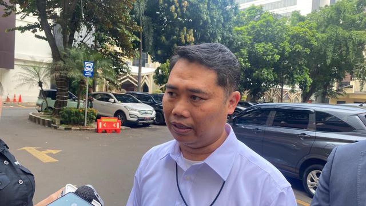 Deputi Penindakan dan Eksekusi Komisi Pemberantasan Korupsi (KPK), Asep Guntur Rahayu, mendatangi gedung Bareskrim Polri. (Istimewa)
