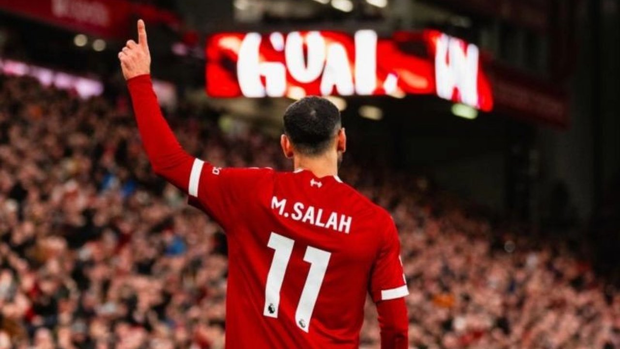 Pelatih Liverpool, Arne Slot, berharap musim terakhir Mohamed Salah di Anfield akan menjadi motivasi besar bagi The Reds untuk meraih hasil gemilang. Slot bahkan menyebut Salah sebagai 'legenda hidup' Liverpool.