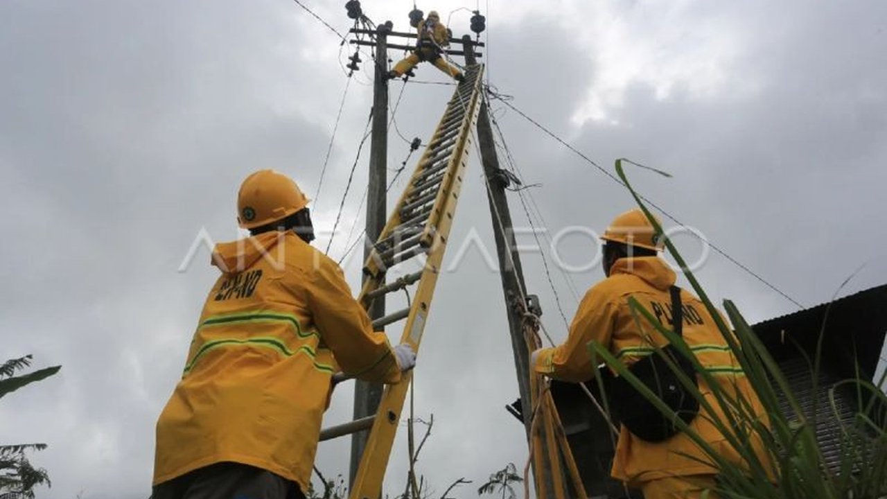 PT PLN UID Suluttenggo berhasil pulihkan listrik Manado dan sekitarnya 100% setelah gempa M7,6. Kecepatan pemulihan ini berkat kesiapsiagaan tim di lapangan dan memastikan kebutuhan vital masyarakat terpenuhi.
