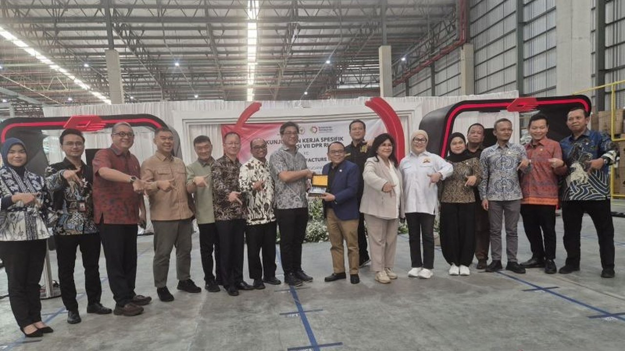Komisi VII DPR RI mendesak perusahaan rintisan atau startup yang baru berinvestasi di Indonesia untuk fokus pada peningkatan TKDN, guna menggenjot perekonomian nasional dan membuka lebih banyak lapangan kerja.
