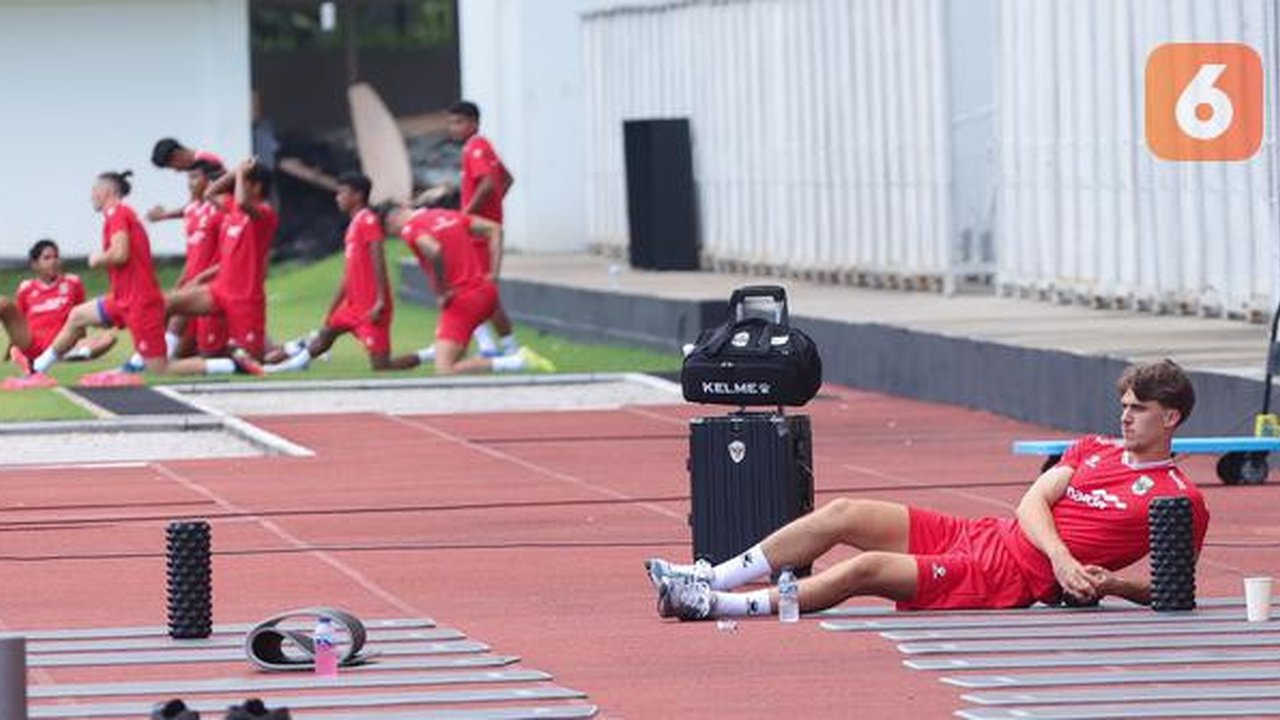 Pemain Timnas Indonesia, Mauro Zijlstra, mengikuti sesi latihan terpisah di Stadion Madya, Komplek Gelora Bung Karno, Jakarta, Minggu (29/3/2026). (Bola.com/M Iqbal Ichsan)