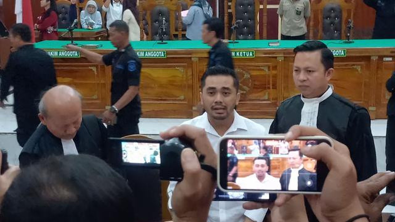 Majelis Hakim menjatuhkan vonis bebas kepada Amsal Christy Sitepu, terdakwa dalam kasus dugaan korupsi pengadaan video profil desa di Kabupaten Karo, Rabu (1/4/2026). (Liputan6.com/ Reza Efen