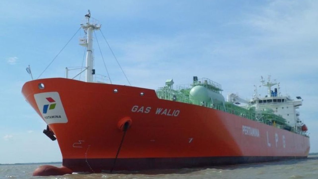 Pertamina Patra Niaga berkomitmen menjaga pasokan energi nasional. Simak bagaimana perusahaan memastikan keselamatan armada dan kepatuhan standar global demi distribusi yang andal.