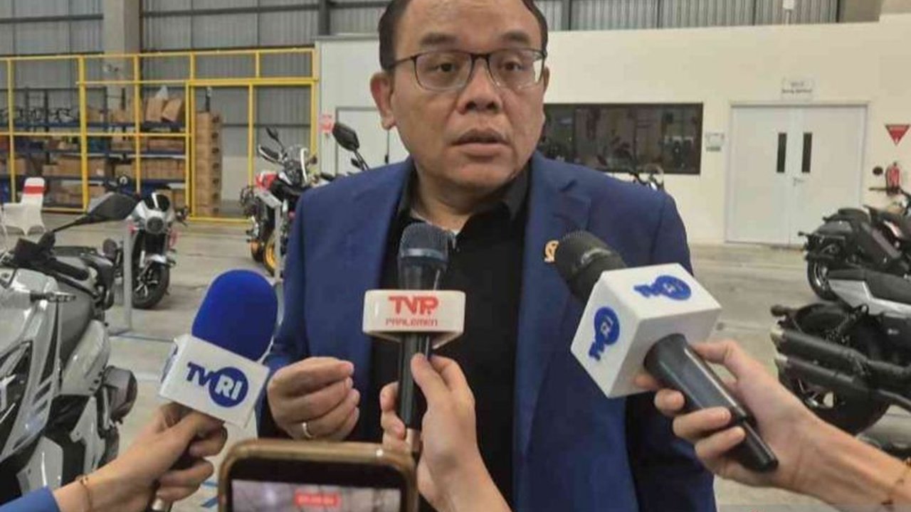 Insiden kebakaran di Stasiun Pengisian Bulk Elpiji (SPBE) Cimuning, Bekasi, memicu DPR RI menyoroti urgensi pengawasan K3. Simak tuntutan DPR terkait standar keamanan dan tanggung jawab Pertamina.