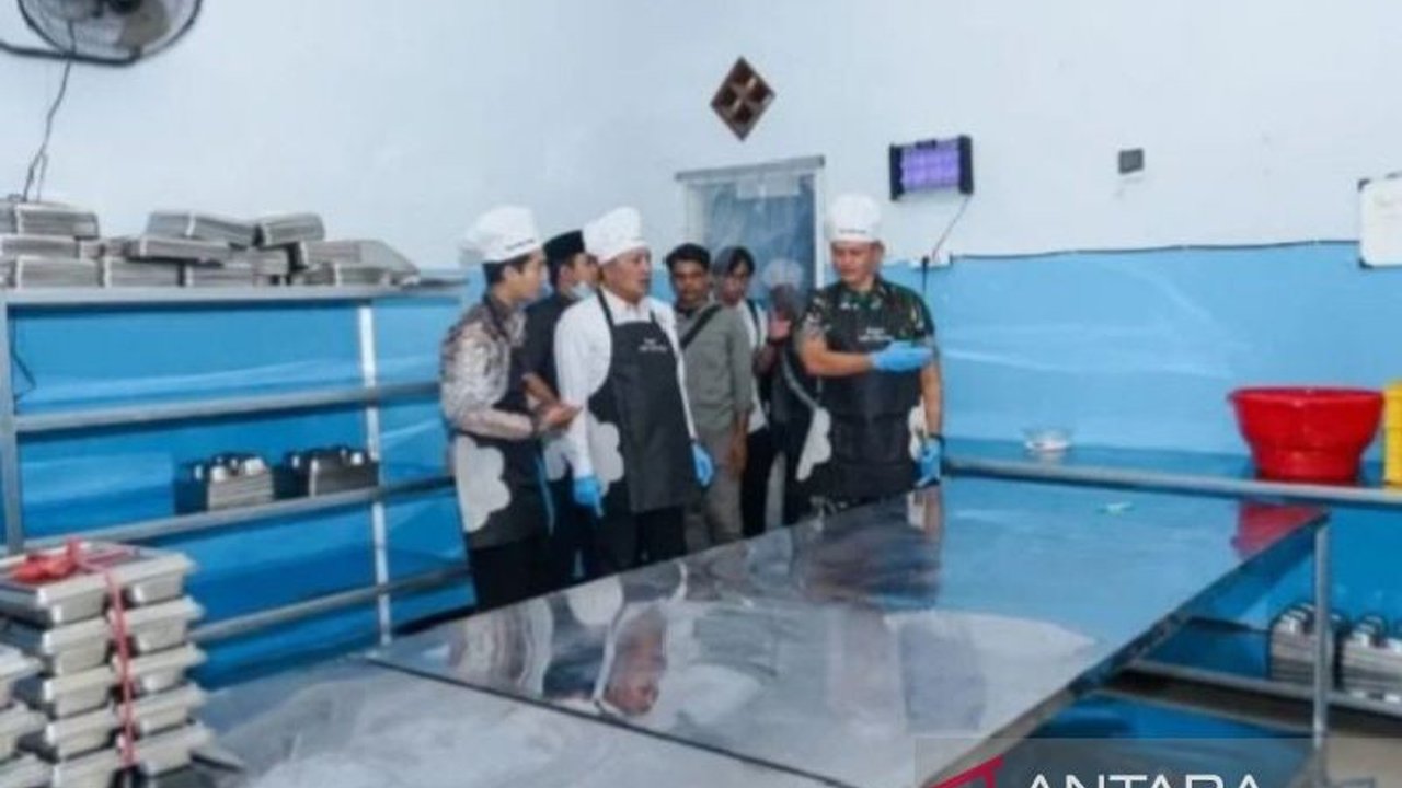 Badan Gizi Nasional (BGN) menghentikan sementara operasional dua Satuan Pelayanan Pemenuhan Gizi (SPPG) di Sampang karena belum memenuhi standar yang ditetapkan, memicu pertanyaan tentang kualitas program.