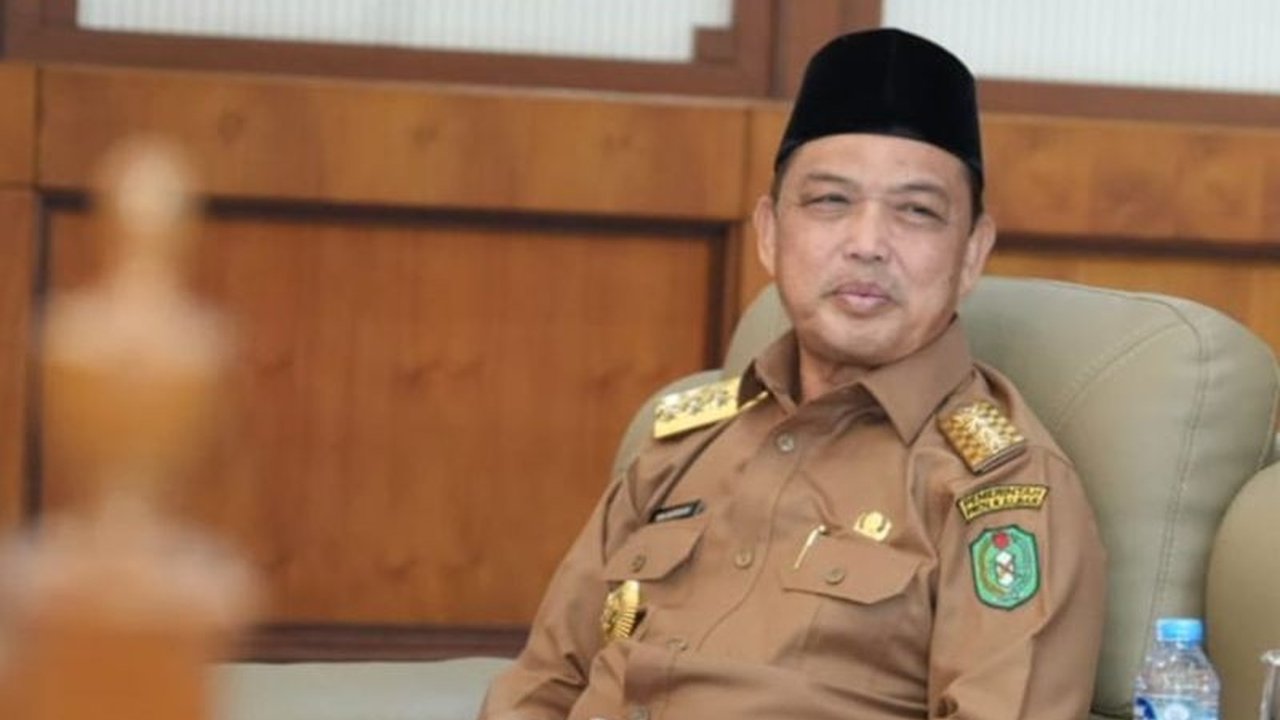 Gubernur Kalimantan Barat Ria Norsan mengubah Paradigma Kinerja ASN Kalbar, menekankan fokus pada dampak kebijakan bagi masyarakat dibanding serapan anggaran, demi birokrasi adaptif dan inovatif yang berorientasi hasil nyata.