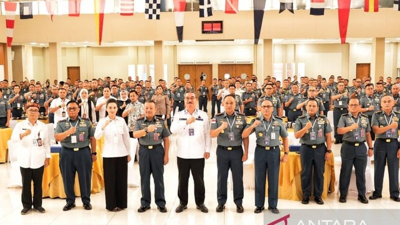 Gubernur Maluku Hendrik Lewerissa menyoroti pentingnya sinkronisasi sumber daya alam (SDA) untuk pertahanan maritim Indonesia. Langkah strategis ini diharapkan mampu mengubah kawasan perbatasan menjadi pusat pertumbuhan ekonomi dan keamanan.