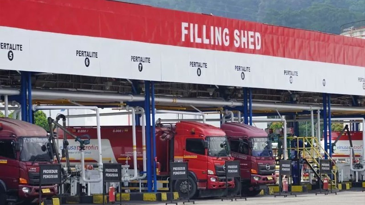 Pertamina Patra Niaga Regional Sumbagut memastikan distribusi BBM Aceh Tengah tetap aman dan lancar, bahkan di tengah dampak banjir bandang, dengan stok yang memadai untuk kebutuhan masyarakat.