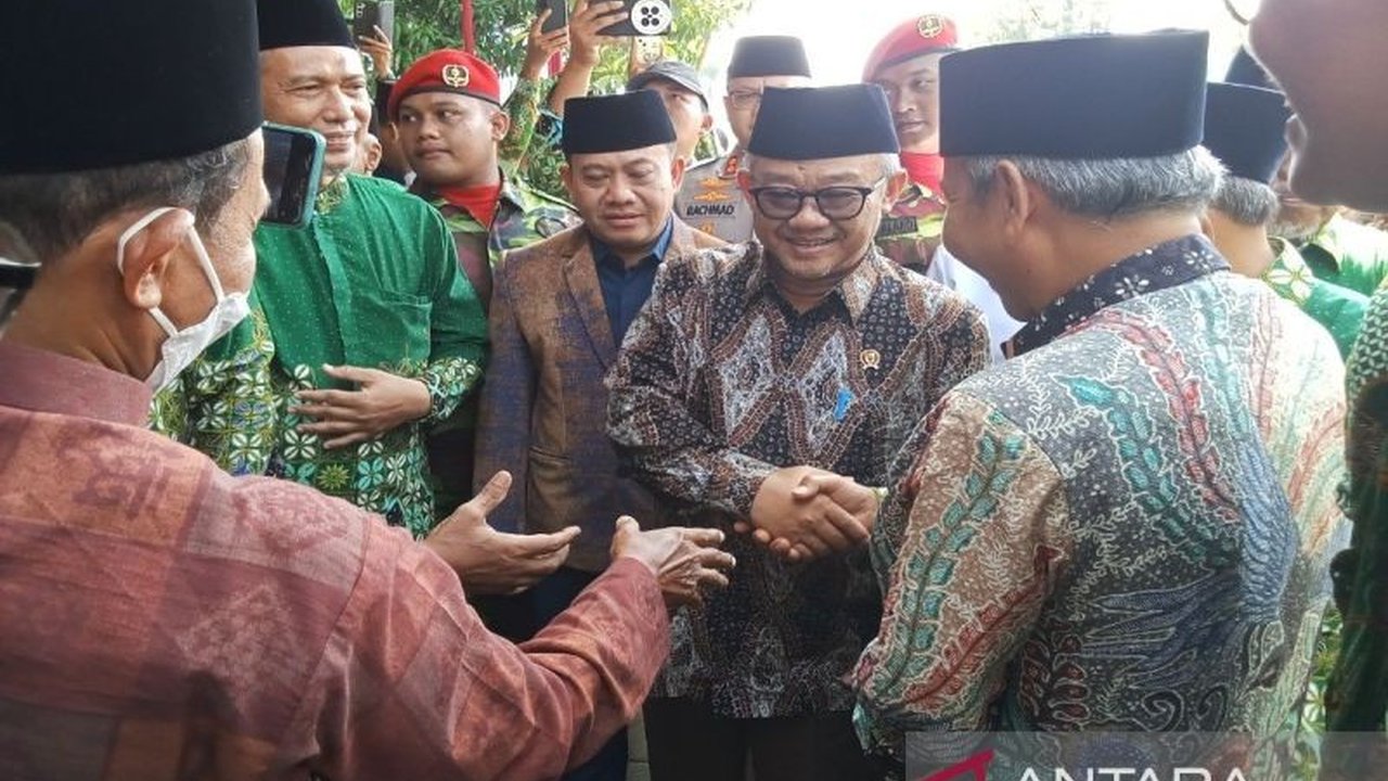 Menteri Pendidikan Dasar dan Menengah (Mendikdasmen) Abdul Mu'ti menegaskan bahwa kebijakan Work From Home (WFH) bukan akibat krisis, melainkan upaya membudayakan hidup hemat dan efisiensi sumber daya.