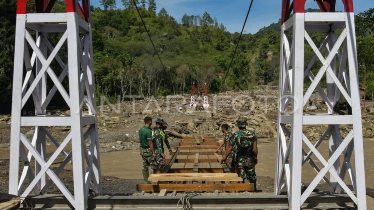 Kabar baik datang dari Aceh Tengah, akses desa terisolir pasca-banjir bandang kini telah pulih untuk kendaraan roda dua, memastikan kebutuhan warga terpenuhi kembali.