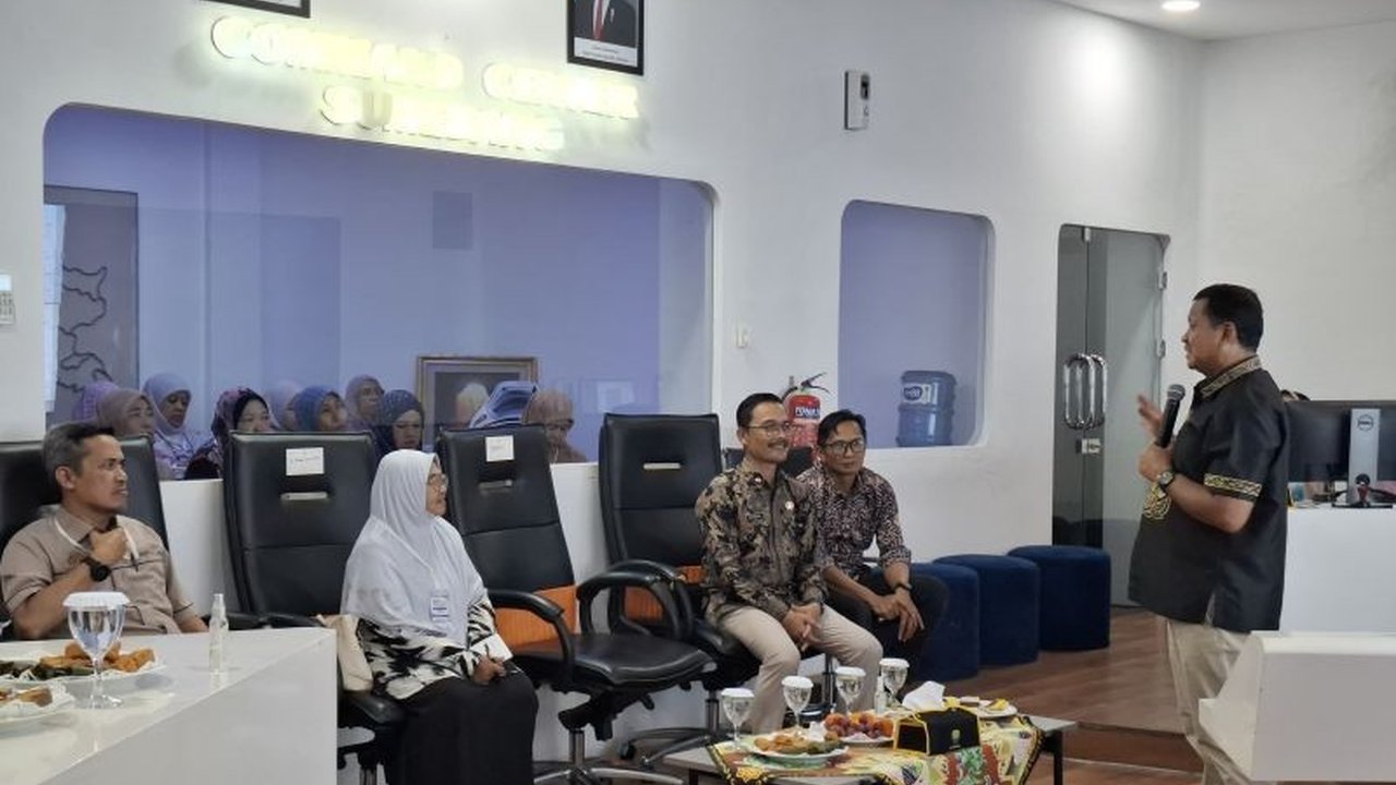 Pemerintah Kabupaten Sumedang memperkuat Kolaborasi Pendidikan Sumedang Malaysia melalui pendekatan lesson study, membuka peluang pertukaran ilmu dan inovasi pembelajaran untuk kualitas pendidikan yang lebih baik.
