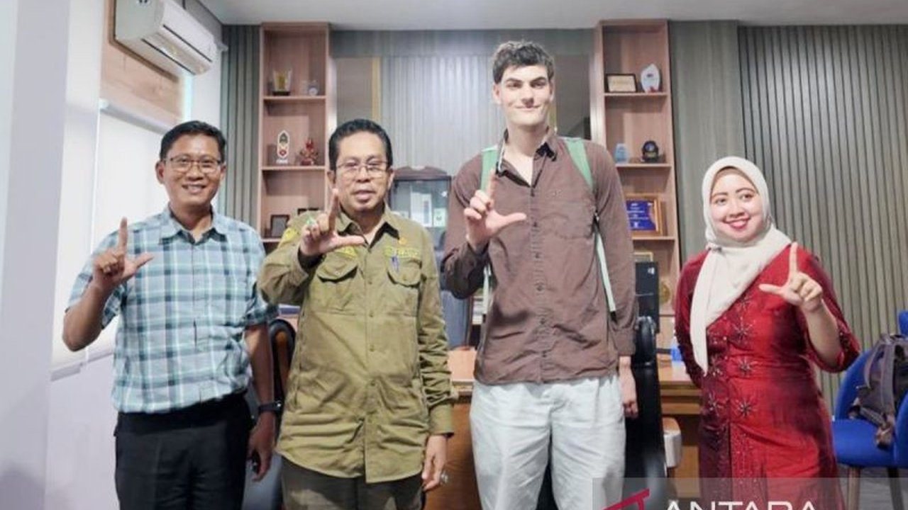 Universitas Lambung Mangkurat (ULM) mendampingi peneliti asal Belanda dalam riset pertanian terintegrasi di Hulu Sungai Utara (HSU), Kalsel, demi sistem pangan berkelanjutan.