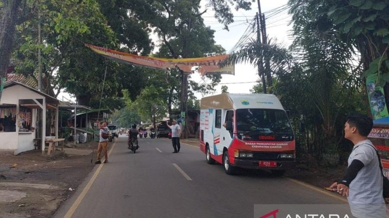 Badan Pendapatan Daerah (Bapenda) Cianjur menertibkan 175 reklame yang melanggar ketentuan, mulai dari habis masa tayang hingga tidak membayar pajak. Penertiban reklame Cianjur ini dilakukan untuk meningkatkan Pendapatan Asli Daerah dan menjaga ketertiban