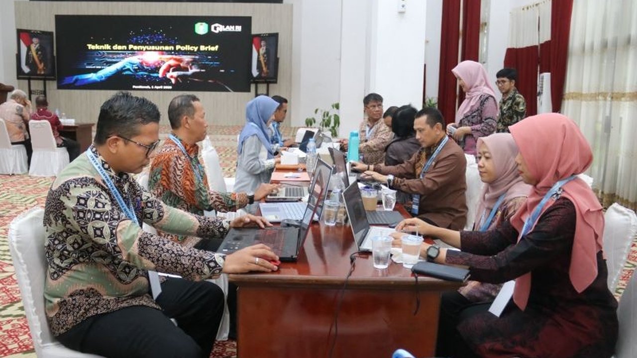 Pemerintah Provinsi Kalimantan Barat (Pemprov Kalbar) membekali Aparatur Sipil Negara (ASN) dengan pelatihan policy brief, memastikan pengambilan keputusan yang cepat, tepat, dan berbasis data.