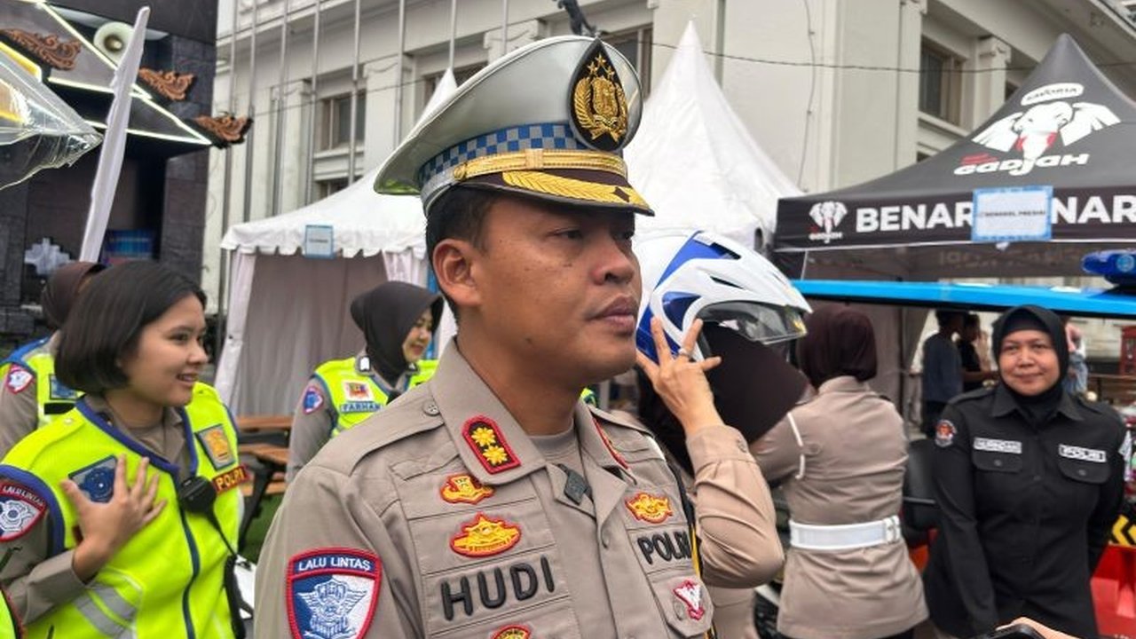 Polrestabes Bandung siaga penuh menghadapi libur panjang Paskah akhir pekan ini. Lebih dari 200 personel dikerahkan untuk mengantisipasi kemacetan di berbagai titik rawan di Kota Bandung, Jawa Barat, guna memastikan kelancaran lalu lintas.
