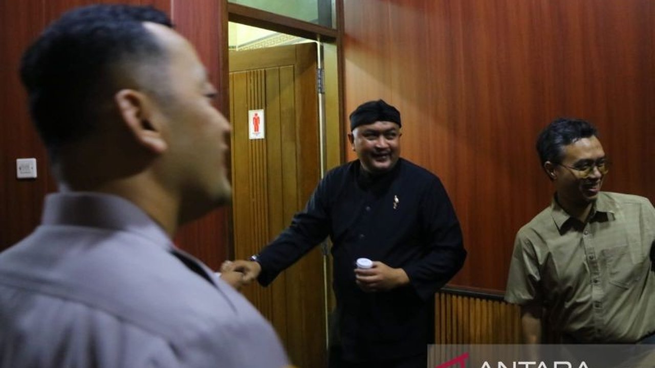 Komitmen Pemerintah Kabupaten Bogor terhadap Perang Narkoba Bogor dibuktikan dengan tes urine acak bagi pejabat dan ASN, dimulai dari Bupati sendiri, menunjukkan keseriusan dalam memberantas peredaran gelap narkotika.