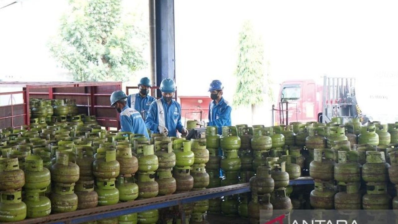 Pertamina Patra Niaga menambah 131.600 tabung Pasokan LPG 3Kg Bali untuk mengantisipasi lonjakan kebutuhan selama libur panjang Paskah, memastikan ketersediaan energi bagi masyarakat dan wisatawan.