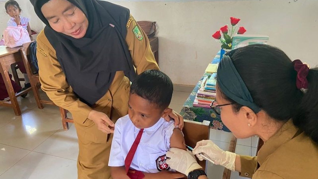 Dinas Kesehatan Kota Batam memperketat Kewaspadaan Campak di wilayahnya melalui pemantauan rutin dan imunisasi kejar, menyusul temuan ratusan kasus dan cakupan vaksinasi yang belum optimal.