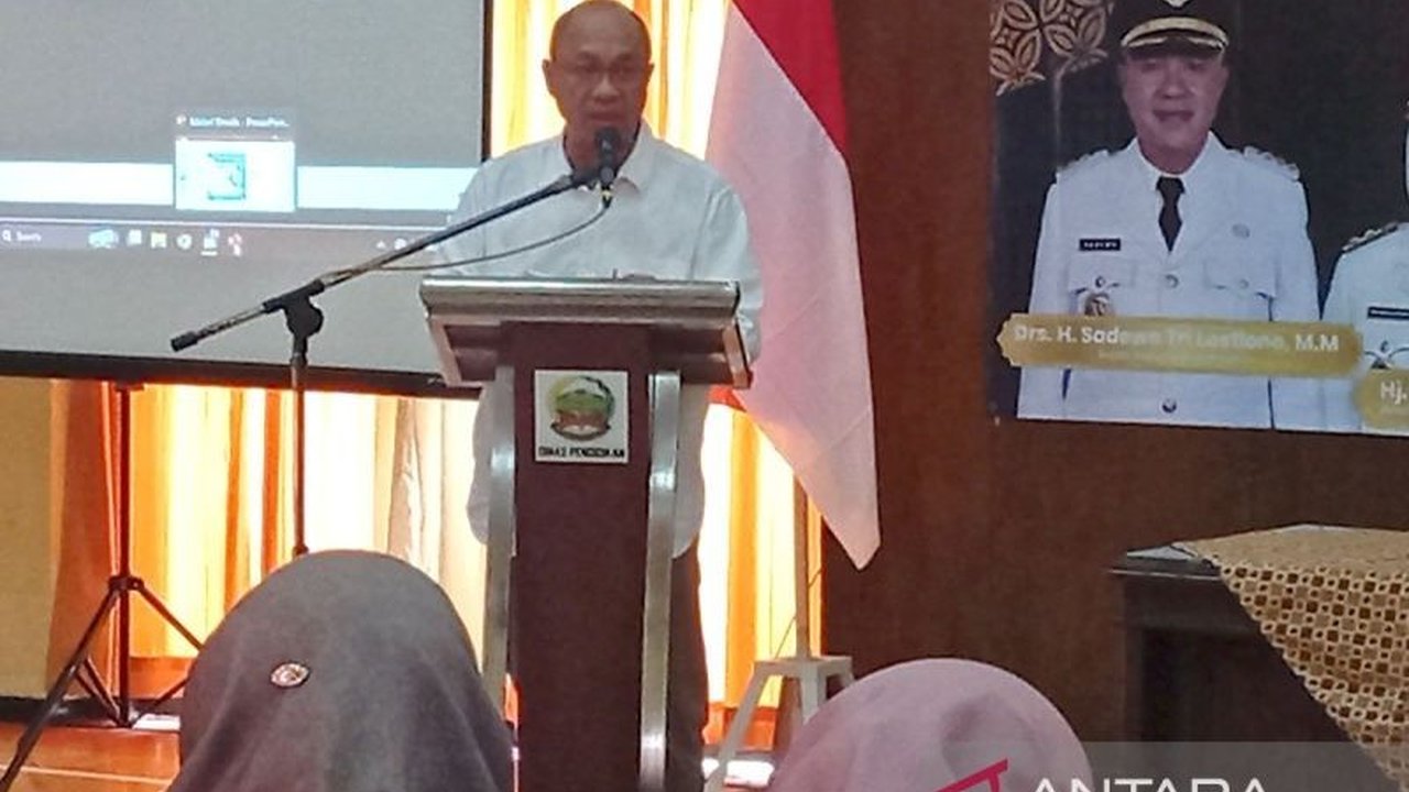 Bupati Banyumas Sadewo Tri Lastiono secara tegas melarang praktik pungutan liar (pungli) di sektor pendidikan, termasuk dalam PPDB dan pengangkatan jabatan, demi mewujudkan transparansi dan kualitas pendidikan.