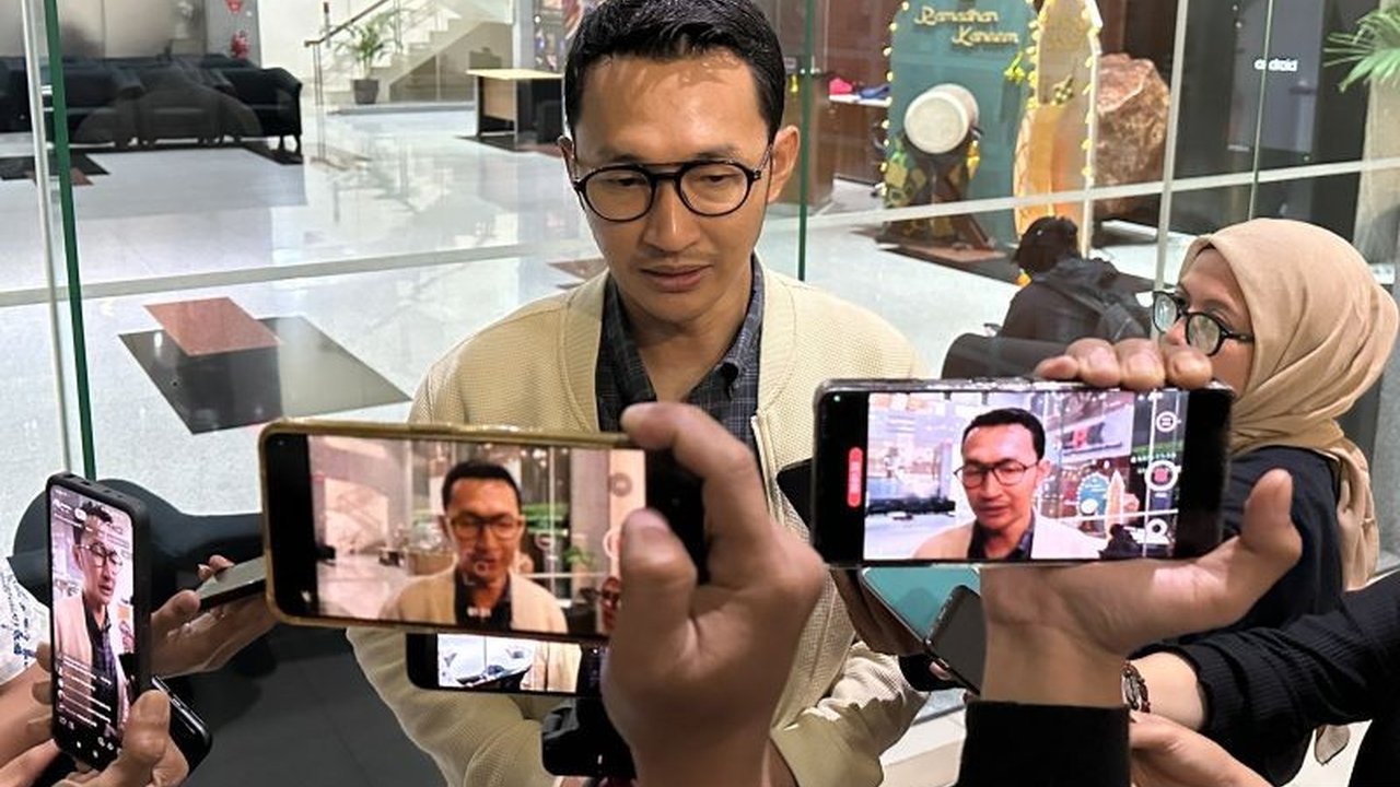 Komisi Pemberantasan Korupsi (KPK) mengungkapkan pengusaha rokok Muhammad Suryo tidak memenuhi panggilan sebagai saksi kasus dugaan korupsi di Ditjen Bea dan Cukai, dan mendesaknya untuk kooperatif.