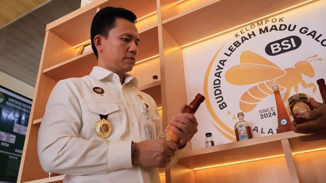 Sebanyak 1.265 Kopdes Merah Putih Sumbar telah resmi berbadan hukum, dengan 954 di antaranya mengantongi NIB, menjadi pilar penting program ekonomi rakyat Presiden Prabowo Subianto.