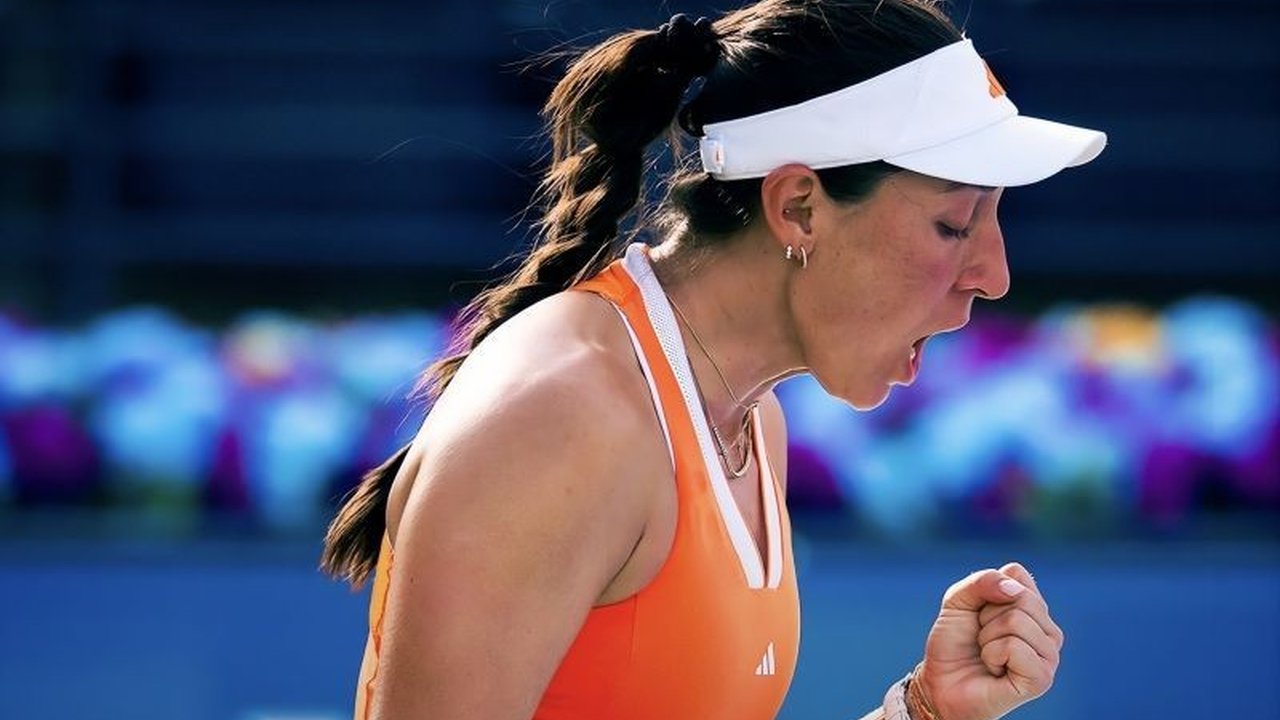 Unggulan teratas Jessica Pegula kembali menunjukkan ketangguhannya di Charleston Open, harus melewati pertarungan tiga set sengit untuk mengamankan tempat di perempat final dan mempertahankan asa gelarnya.