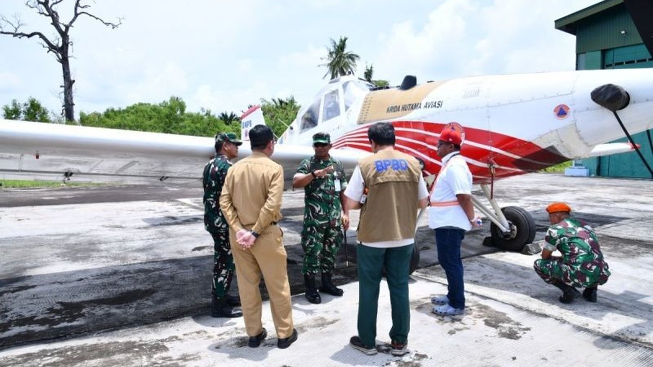 Pemerintah Kabupaten Natuna mengambil langkah proaktif dengan menggelar Operasi Modifikasi Cuaca (OMC) untuk menanggulangi kebakaran hutan dan lahan (karhutla) serta kekeringan di wilayahnya, sebuah upaya krusial di tengah tantangan geografis.