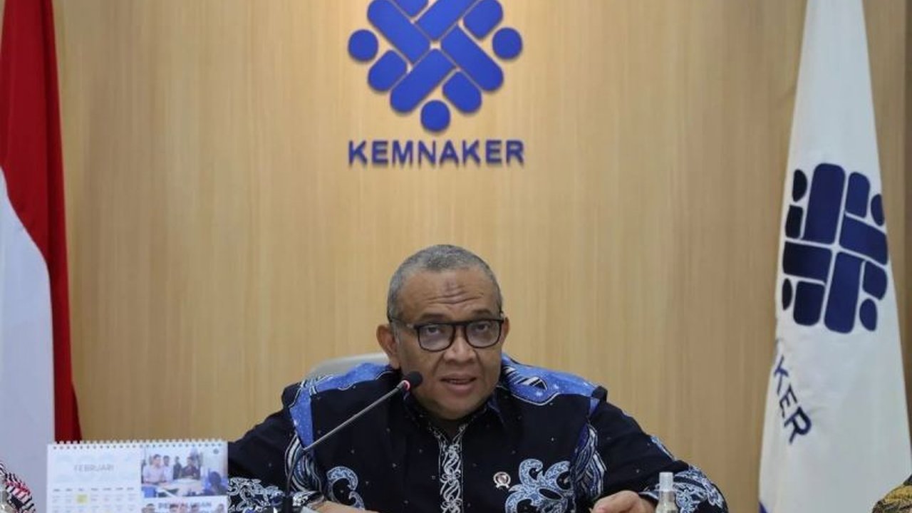 Wakil Menteri Ketenagakerjaan (Wamenaker) Afriansyah Noor segera mengirimkan tim untuk menginvestigasi dugaan belum dibayarkannya gaji dan Tunjangan Hari Raya (THR) pekerja PT Hillcon Jaya Shakti, sebuah kasus yang mencuat di Morowali Utara dan melibatkan