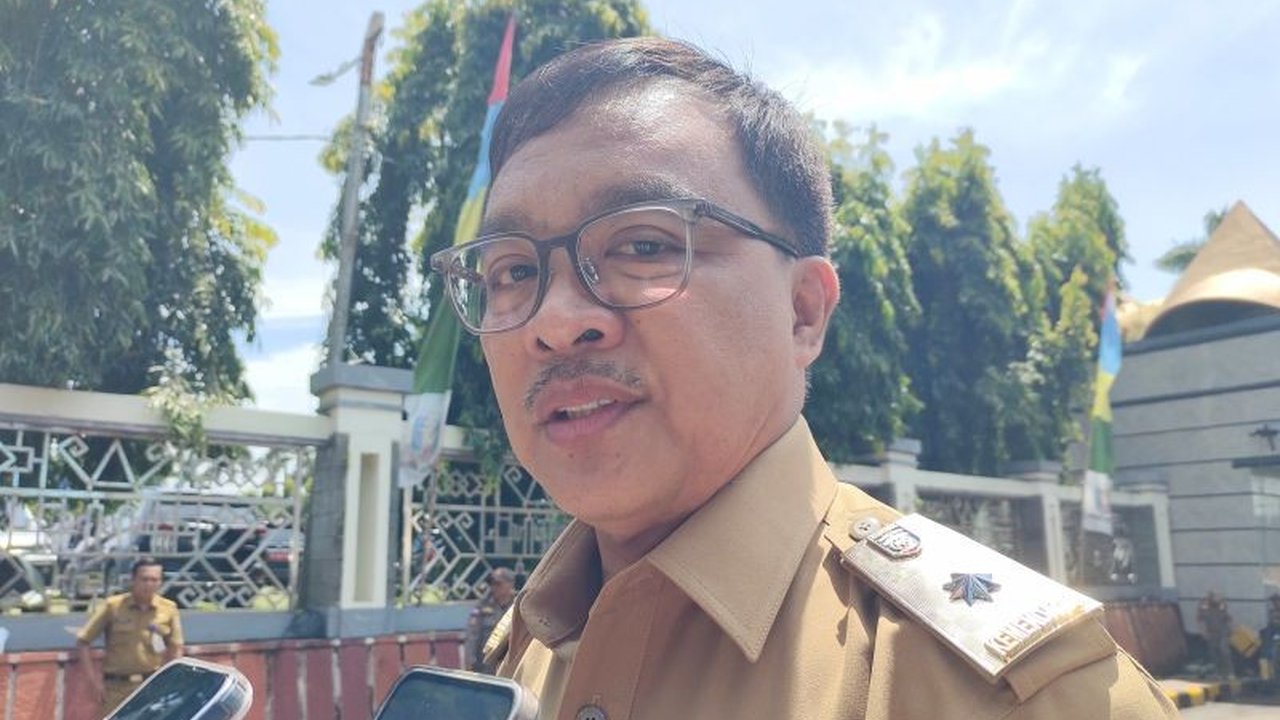 Dinas Tenaga Kerja (Disnaker) Provinsi Lampung menindaklanjuti 13 pengaduan terkait pembayaran THR Pekerja yang belum diterima. Perusahaan yang telat bayar wajib melunasi atau hadapi sanksi.