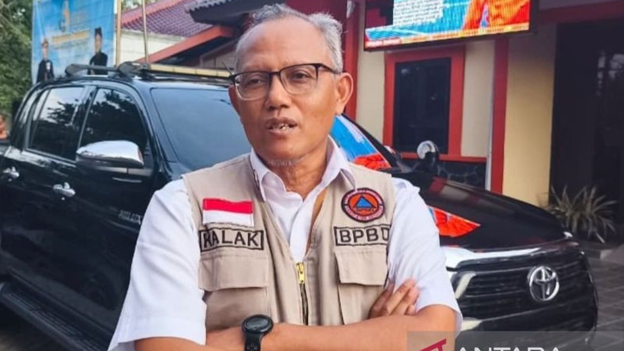 Banjir Grobogan melanda 16 desa di lima kecamatan, menyebabkan ribuan keluarga terdampak. BPBD Grobogan bergerak cepat, namun warga diimbau tetap waspada terhadap potensi banjir susulan.