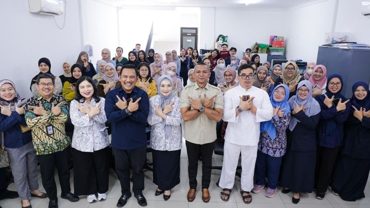 Sebanyak 190 warga Bogor antusias menjalani program vaksinasi HPV sebagai langkah konkret untuk mencegah kanker serviks, penyakit mematikan yang masih menjadi ancaman serius di Indonesia. Upaya ini diharapkan dapat menekan angka kematian akibat kanker ser