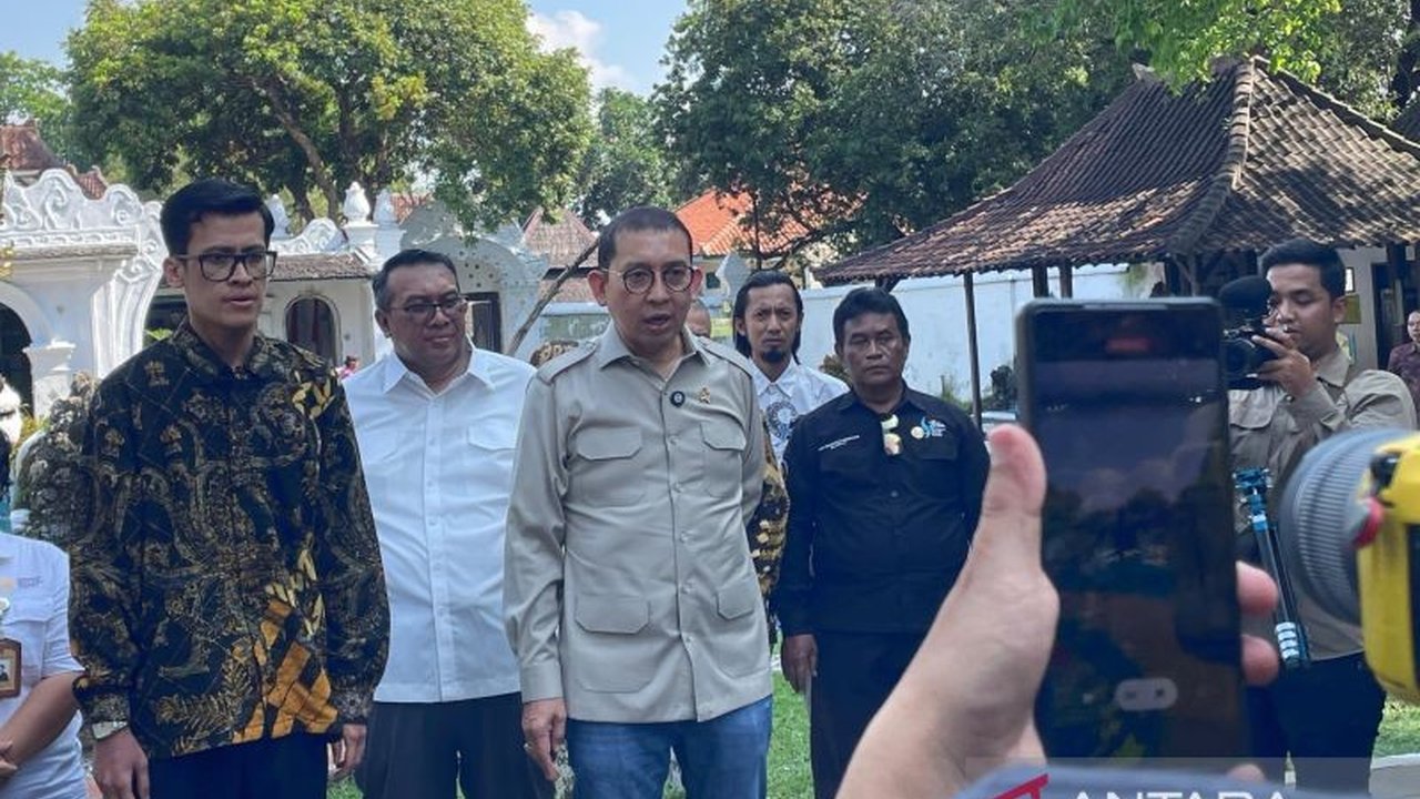 Menbud Fadli Zon memastikan Keraton Kasepuhan di Cirebon akan segera ditetapkan sebagai cagar budaya nasional, menyusul peninjauan kondisi terkini yang menunjukkan potensi besar untuk pelestarian dan revitalisasi.