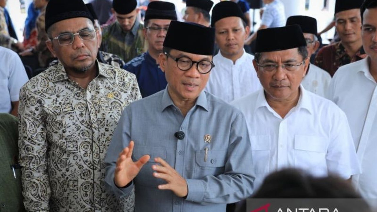 Menteri Desa dan Pembangunan Daerah Tertinggal (Mendes PDT) Yandri Susanto menekankan pentingnya kepatuhan aturan bagi mitra Program Makan Bergizi Gratis demi kualitas di desa.